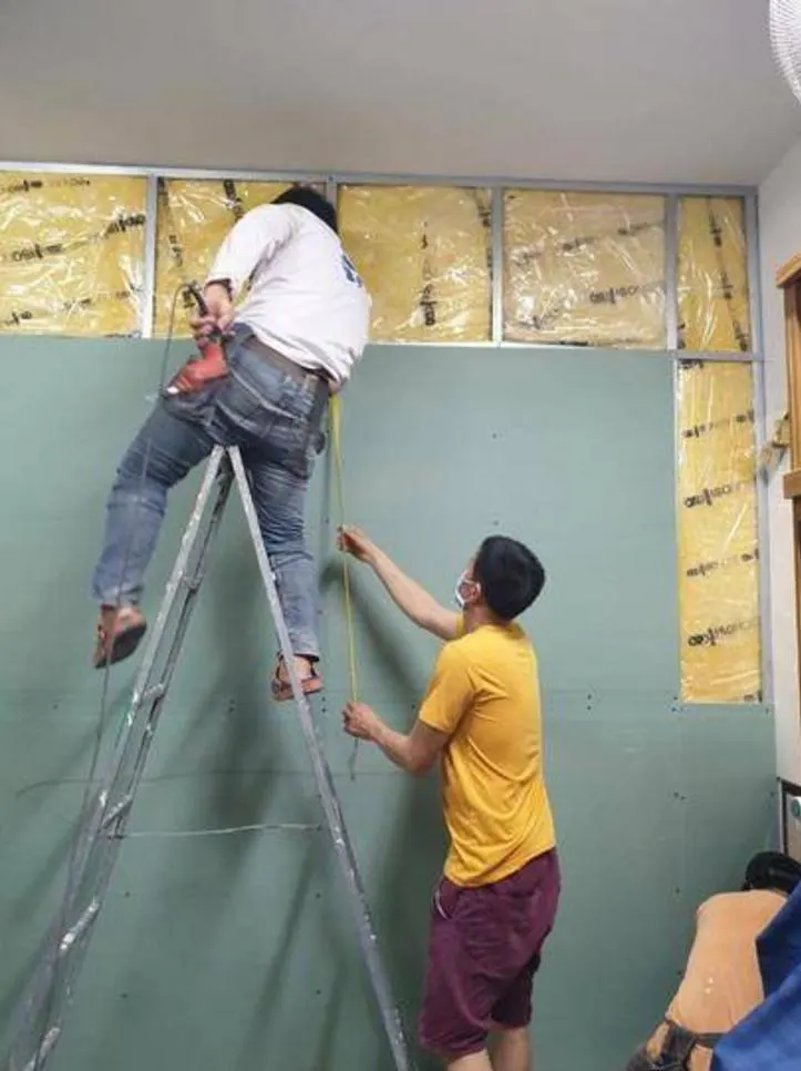 ภาพประกอบ: วิธีปรับปรุงบ้านไม้ให้ป้องกันเสียงจากภายนอกได้
